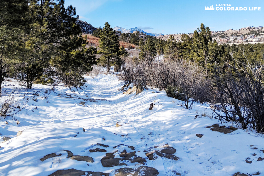 10 Simple Tips for Hiking in the Snow in the Winter