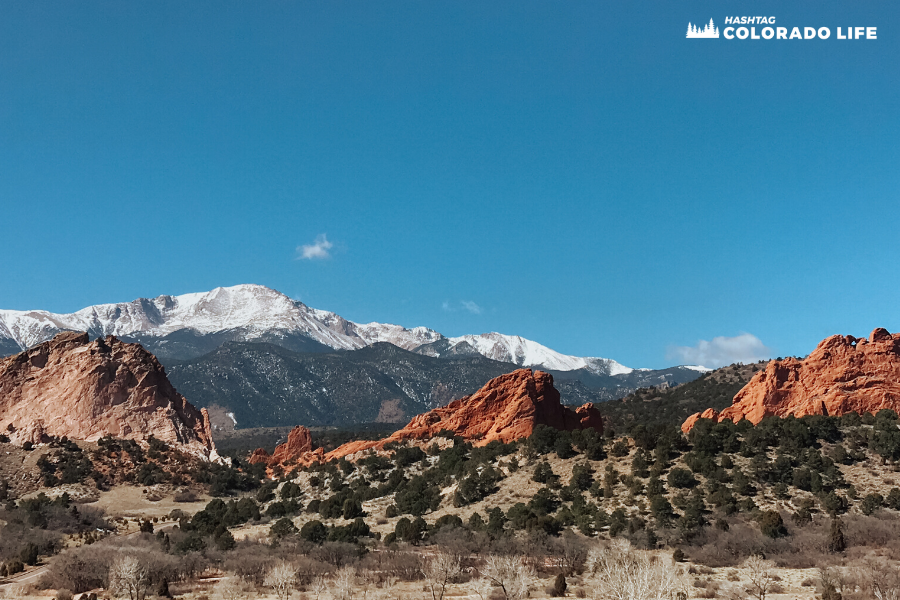 pikes peak at garden of the gods