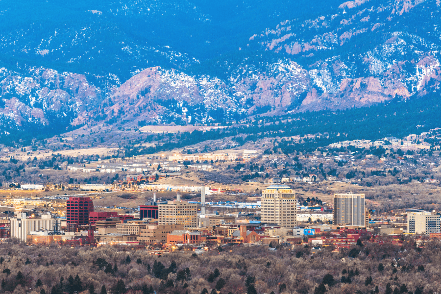 6 Best Places to Live in Colorado with Mountain Views (2022)