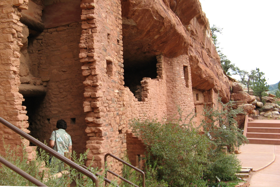 manitou cliff dwellings in colorado