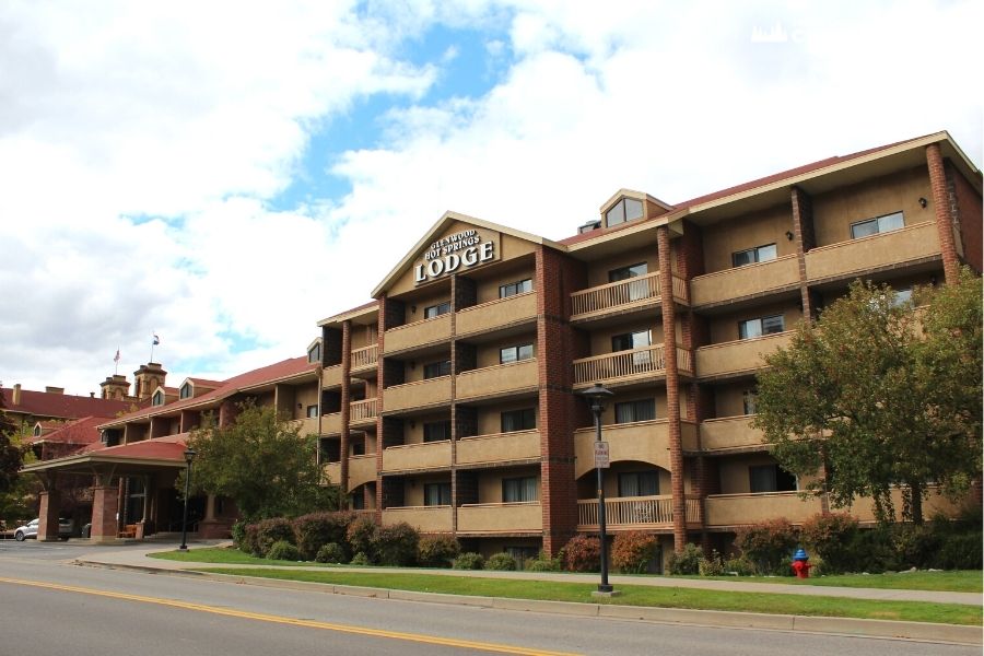 glenwood springs hot springs lodge