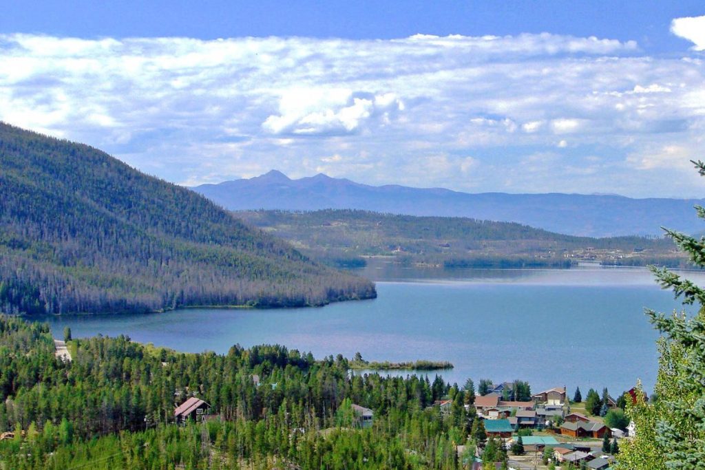 shadow mountain lake